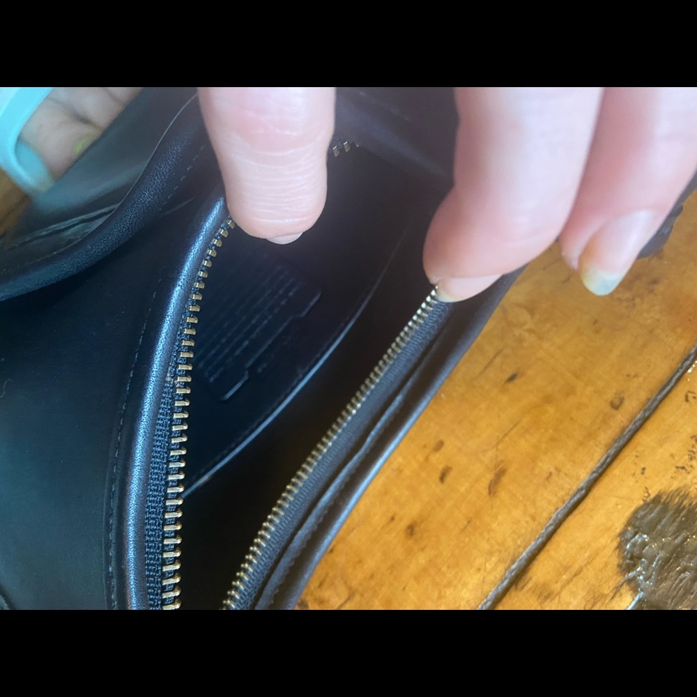 Like New Vintage Coach Shoulder Bag - Picture 4 of 6